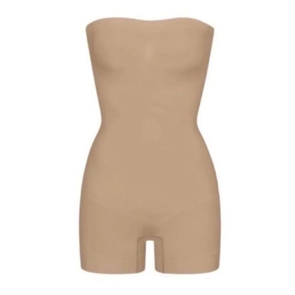 SKIMS  Seamless Sculpt Strapless Shortie Bodysuit - Clay